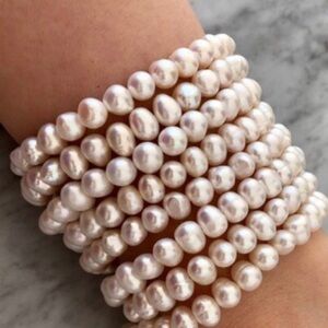 New Pair of genuine natural freshwater pearls bracelet